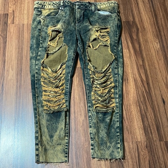 Traffic Jeanswear plus size Distressed Jeans Size 22W - Picture 1 of 5
